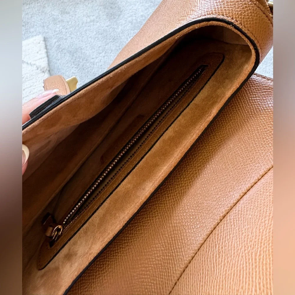 Dior Saddle Bag

Cognac Grained Calfskin - Picture 5 of 11